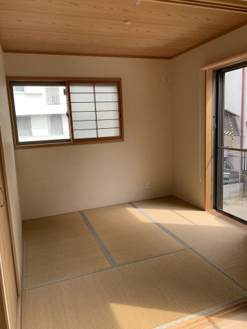 朝霧町１丁目　中古戸建ての和室
