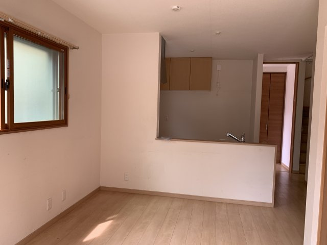 朝霧町１丁目　中古戸建ての居間・リビング