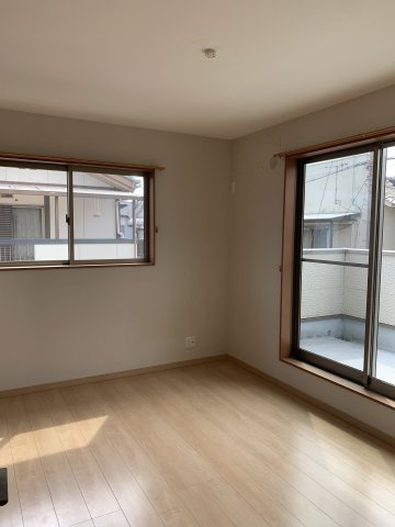 朝霧町１丁目　中古戸建ての洋室