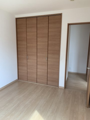 朝霧町１丁目　中古戸建ての洋室
