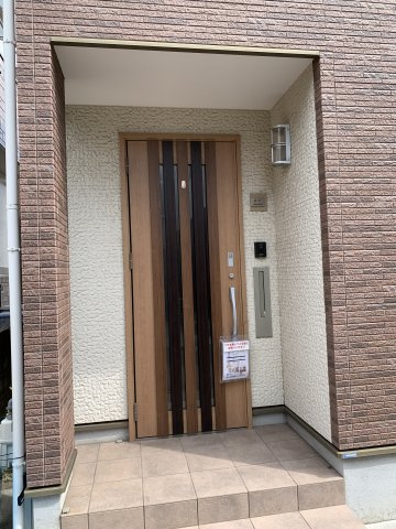 朝霧町１丁目　中古戸建ての玄関