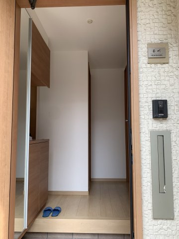 朝霧町１丁目　中古戸建ての玄関