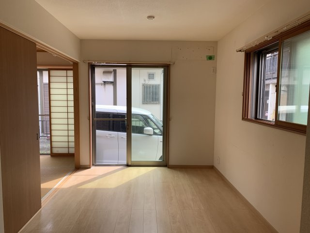 朝霧町１丁目　中古戸建ての居間・リビング