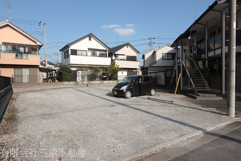 コンフォートの外観|敷地内駐車場