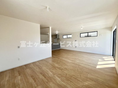 【居間・リビング】 | 浜松市中央区西山町 新築一戸建て | リビングダイニングです
