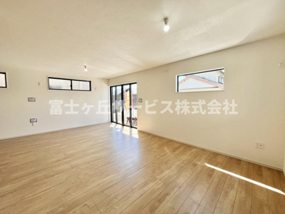 【居間・リビング】 | 浜松市中央区西山町 新築一戸建て | リビングです