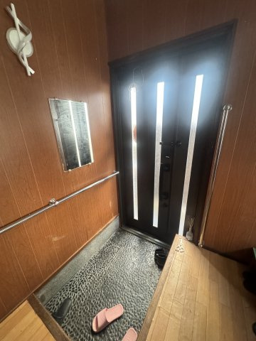 楠谷一戸建の玄関
