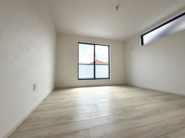 越谷市弥栄町５期クラフトピット　新築戸建の洋室|静かで落ち着いた環境の洋室は、集中したいデスクワークや趣味の部屋にもピッタリです。