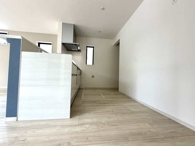 越谷市弥栄町５期クラフトピット　新築戸建のキッチン|移動がしやすく家事動線に優れたキッチンスペース。スムーズに料理がこなせます。