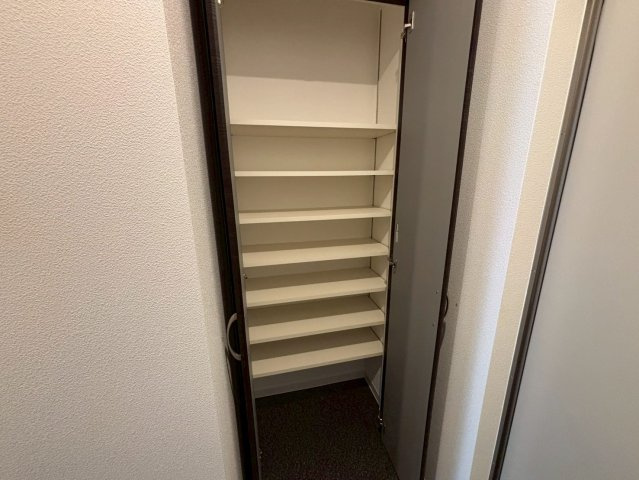 エステイトE東加古川の収納