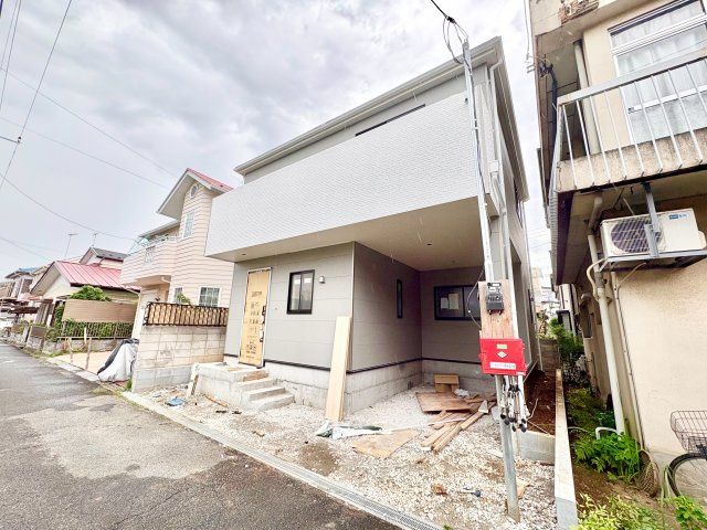 《仲介手数料半額》入間市東藤沢5丁目の外観|狭山ケ丘駅徒歩8分、武蔵藤沢駅徒歩11分の2駅利用可能！南西向きで明るい住空間が魅力です。小学校やスーパー・コンビニも徒歩10分以内に揃う、暮らしやすい住環境です。