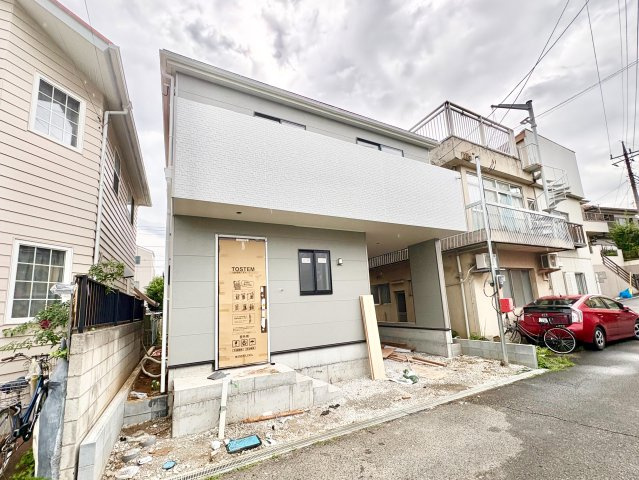 《仲介手数料半額》入間市東藤沢5丁目の前面道路含む現地写真