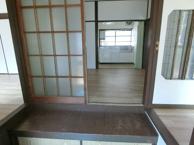 原邸の玄関