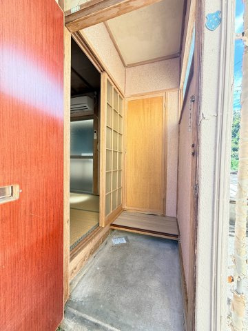 長田区檜川町アパートの玄関