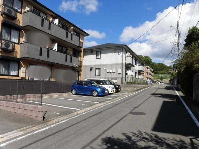 まなび野七番館の駐車場