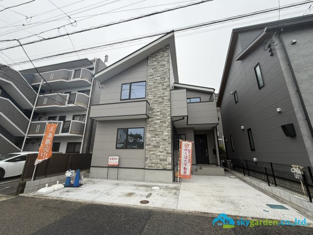 平塚市達上ヶ丘1期　新築戸建　全1棟1号棟の前面道路含む現地写真