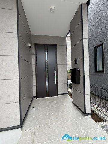 平塚市達上ヶ丘1期　新築戸建　全1棟1号棟の玄関