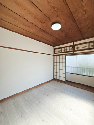【居間・リビング】 | 東本町3丁目82番3テナント付き住居