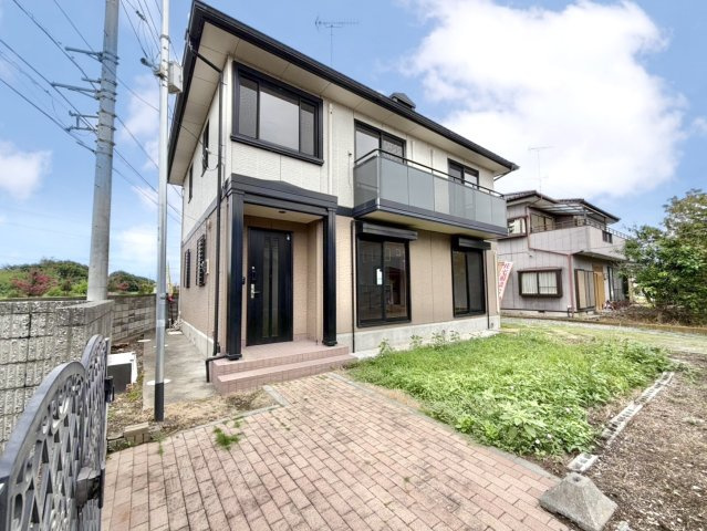 【中古戸建】邑楽郡大泉町城之内5丁目の外観|■外観｜庭付き一戸建てならお子様やペットが走り回っても大丈夫！伸び伸びと遊び、過ごすことができます♪