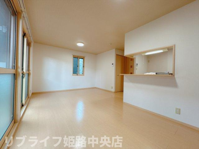 グレイスフルの居間・リビング|広々、しかも明るいリビング