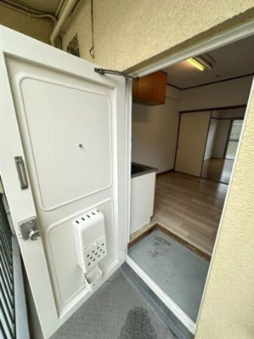 小川ビルの玄関