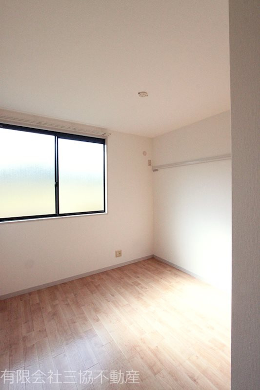グランシード美杉台の寝室|洋室5帖　クローゼット付きのお部屋　