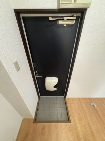 Ben匠8番館の玄関