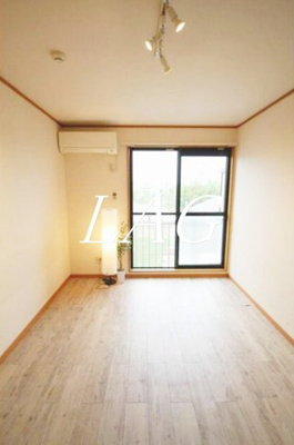 【居間・リビング】 | ドルチェ生田 | 洋室のお部屋です。