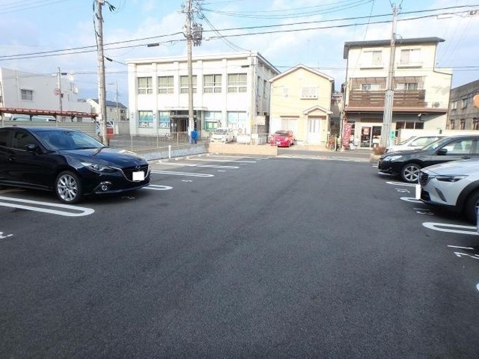 セレンディピティ堅田の駐車場