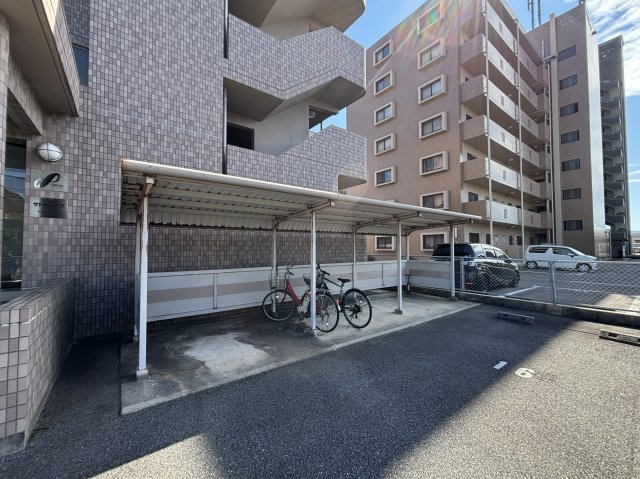 サトサバーブの駐車場
