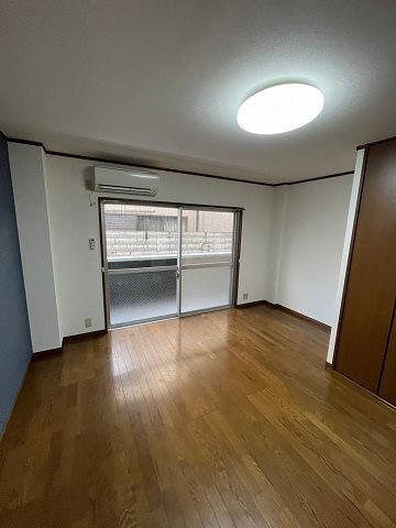 尼崎市南竹谷町１丁目のアパートの居間・リビング