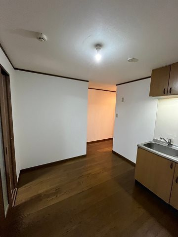 尼崎市南竹谷町１丁目のアパートの居間・リビング