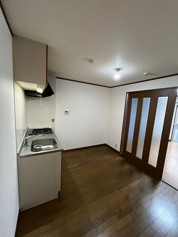 尼崎市南竹谷町１丁目のアパートの居間・リビング
