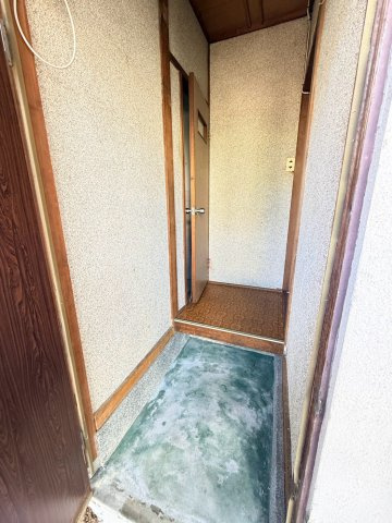 灘区城の下通アパートの玄関