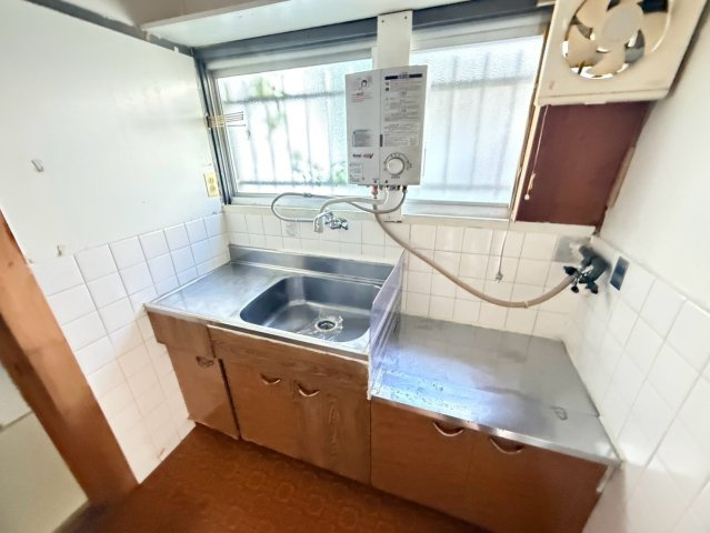 灘区城の下通アパートの洗面所
