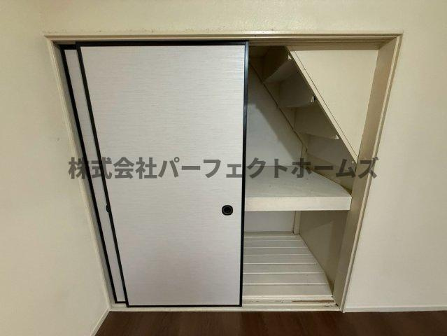 楠根南町テラスハウス　賃貸の収納|専用の収納スペースです