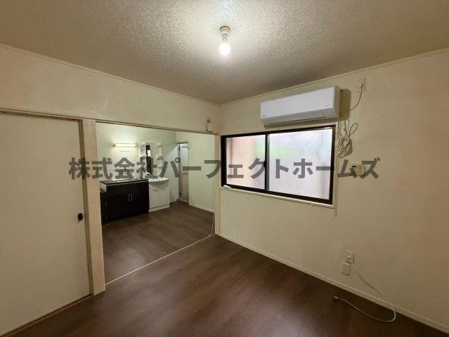 楠根南町テラスハウス　賃貸の洋室|明るい洋室です