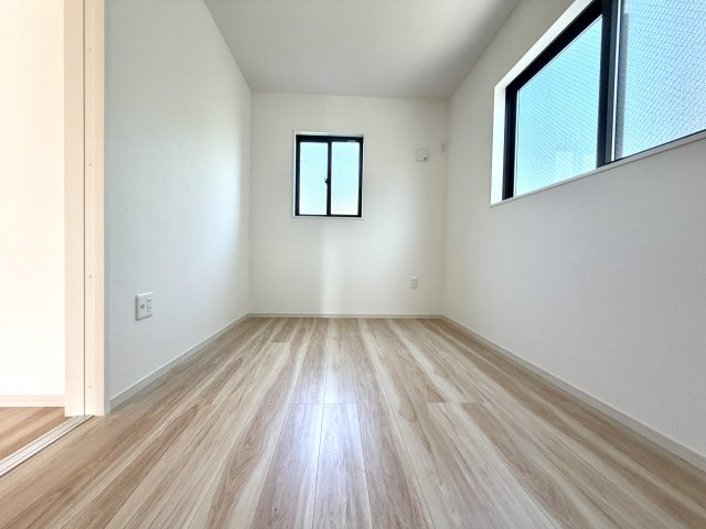 越谷市三野宮１期リガーレ　新築戸建の洋室|プライベートな時間を快適に過ごせる洋室。静かで集中しやすい環境が整っています。