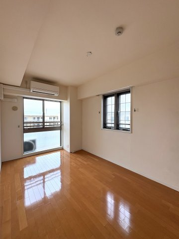Everyday Shonan. 窓の向こうが、湘南になる。の洋室