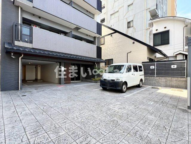 ラクラス呉服町の駐車場