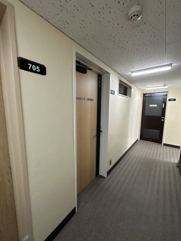 リアライズ谷町ビルの玄関