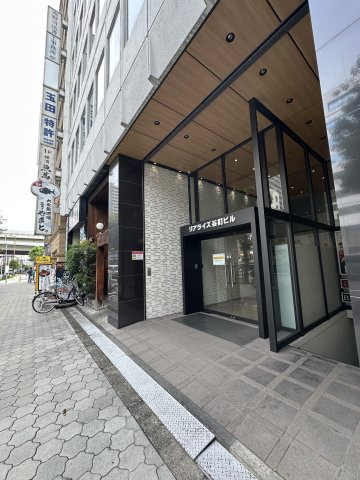 リアライズ谷町ビルのエントランス
