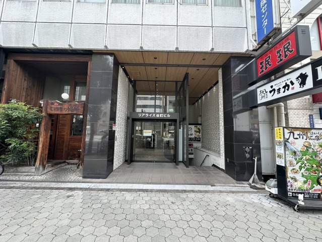 リアライズ谷町ビルのエントランス