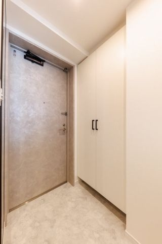 レジディア新川の玄関