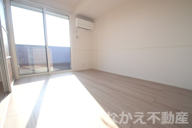 【洋室】 | 落ち着いた色調の洋室です