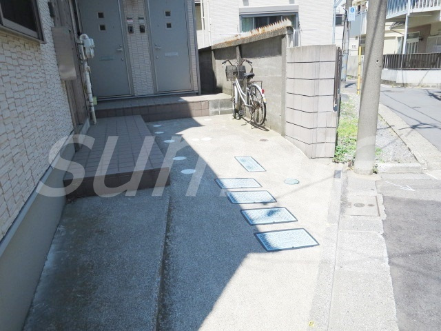 メゾーネ・アポロンのその他共用部分|こちらに自転車置けそうです☆