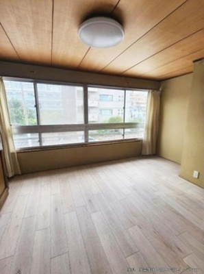 【洋室】 | 浜芦屋マンション | 南北両面に大きな窓があるため、風通しの良いお部屋