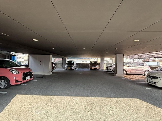 ベルセゾンの駐車場