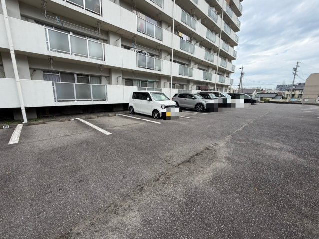 セレクト山之手の駐車場