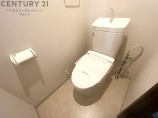 温水洗浄便座付きのトイレです♪